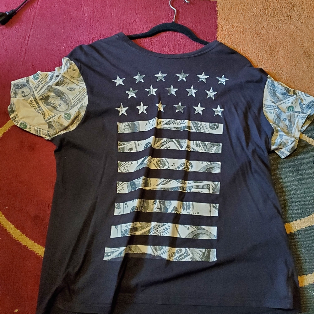 FIRST LAUNDRY Money Shirt